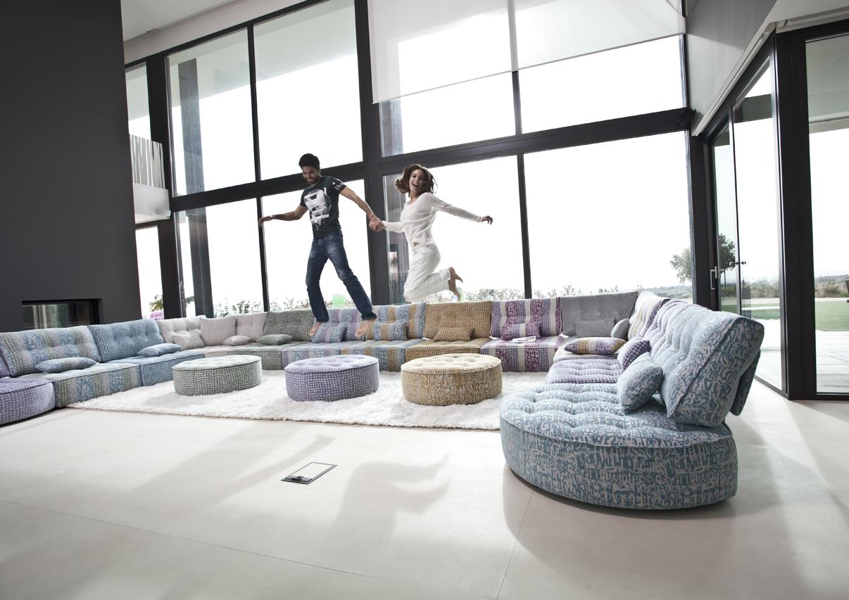 Grand canapé d'angle modulable coloré et moderne 3