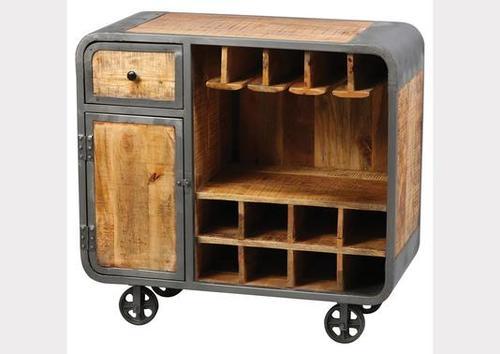 Meuble-bar sur roulettes de style industriel