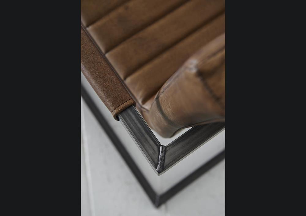 Chaise pleine de caractère pied métal 3