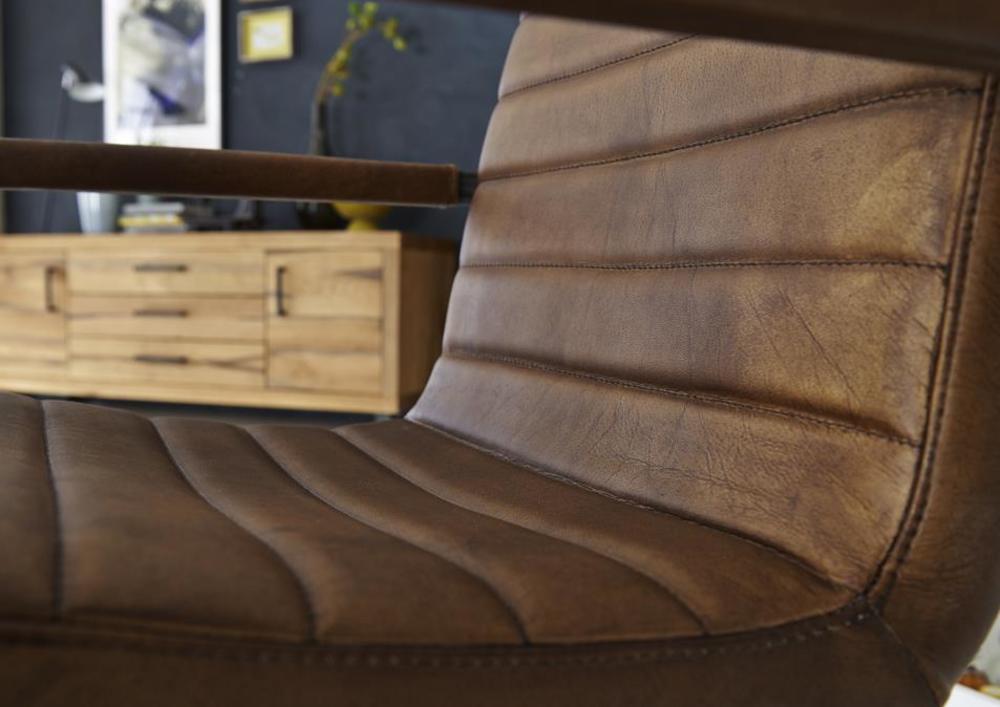 Chaise pleine de caractère pied métal 2