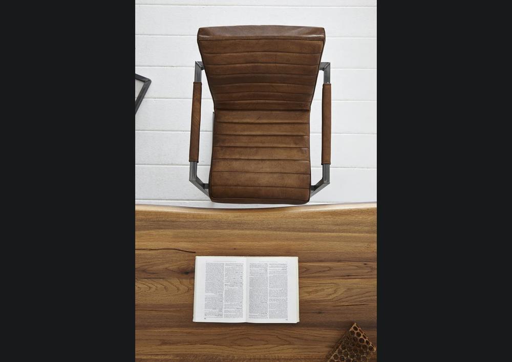 Chaise pleine de caractère pied métal 4