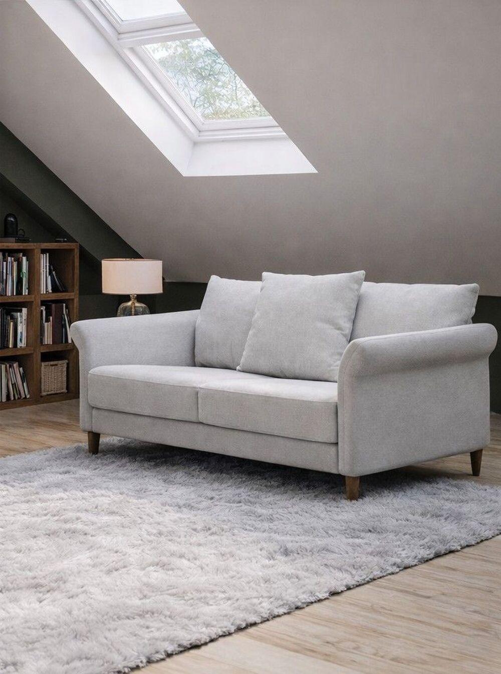 Canapé classique coussins jetés 