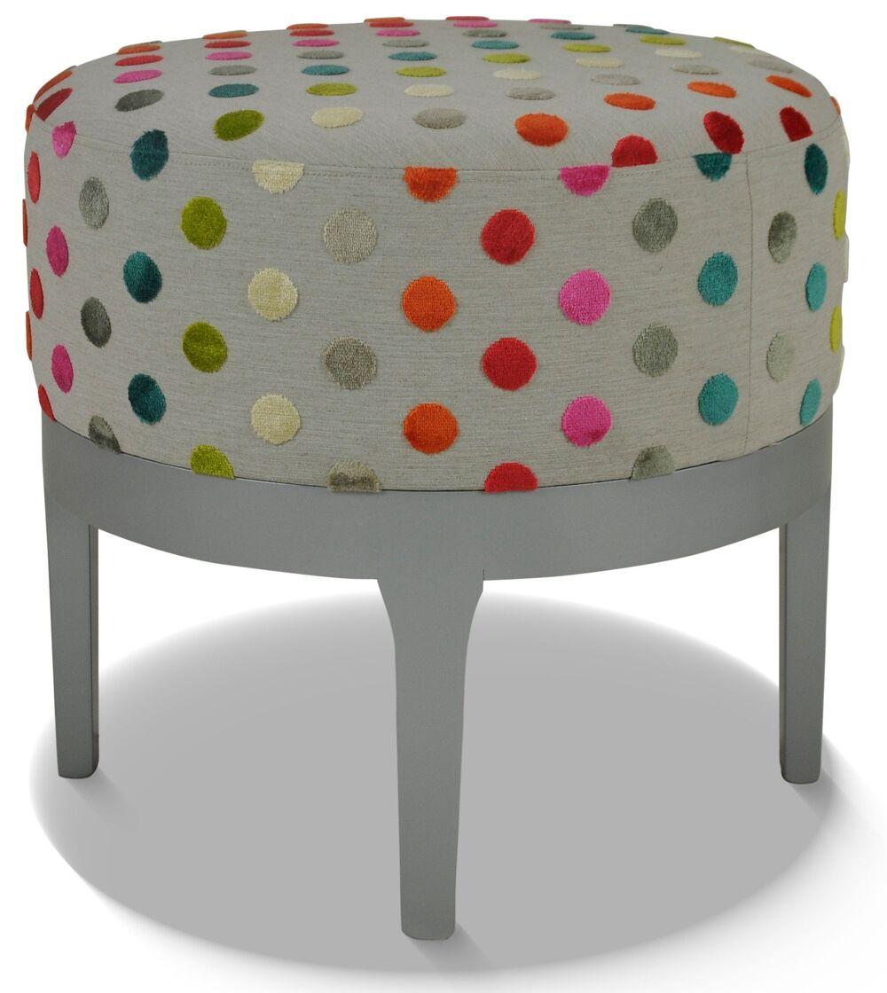 Pouf rond personnalisable en tissu et finition de bois 3
