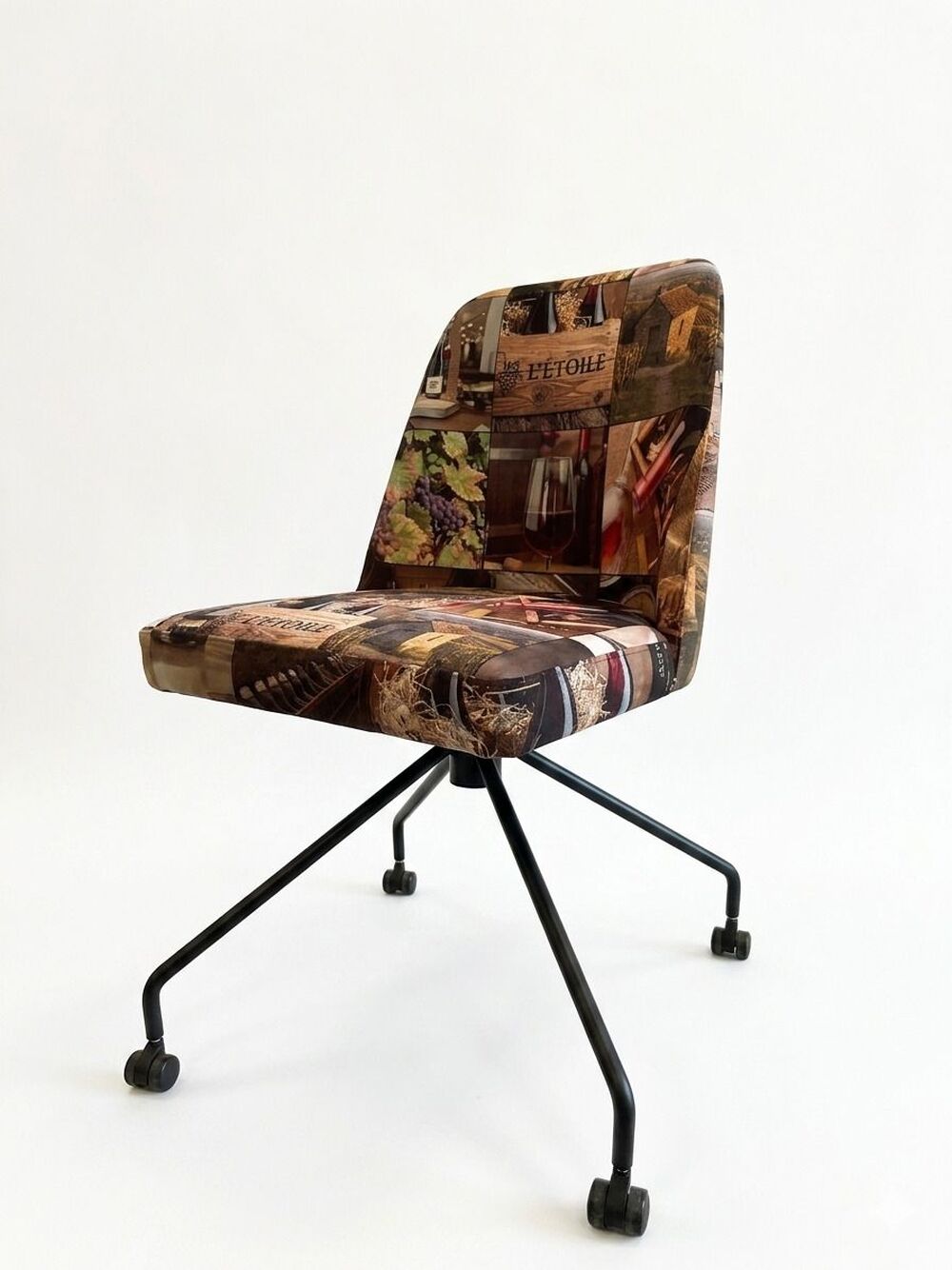 Chaise de bureau sur roulette et pivotant très confortable 