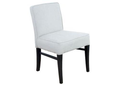 Jolie chaise en tissu blanc avec passepoil