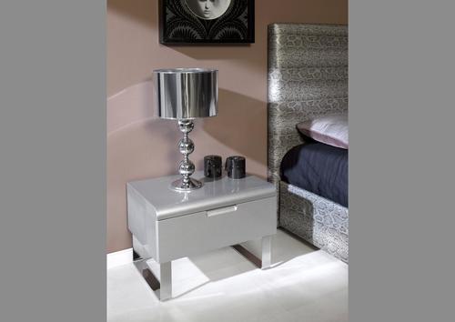 Chevet contemporain 1 tiroir laqué argent pieds chromé