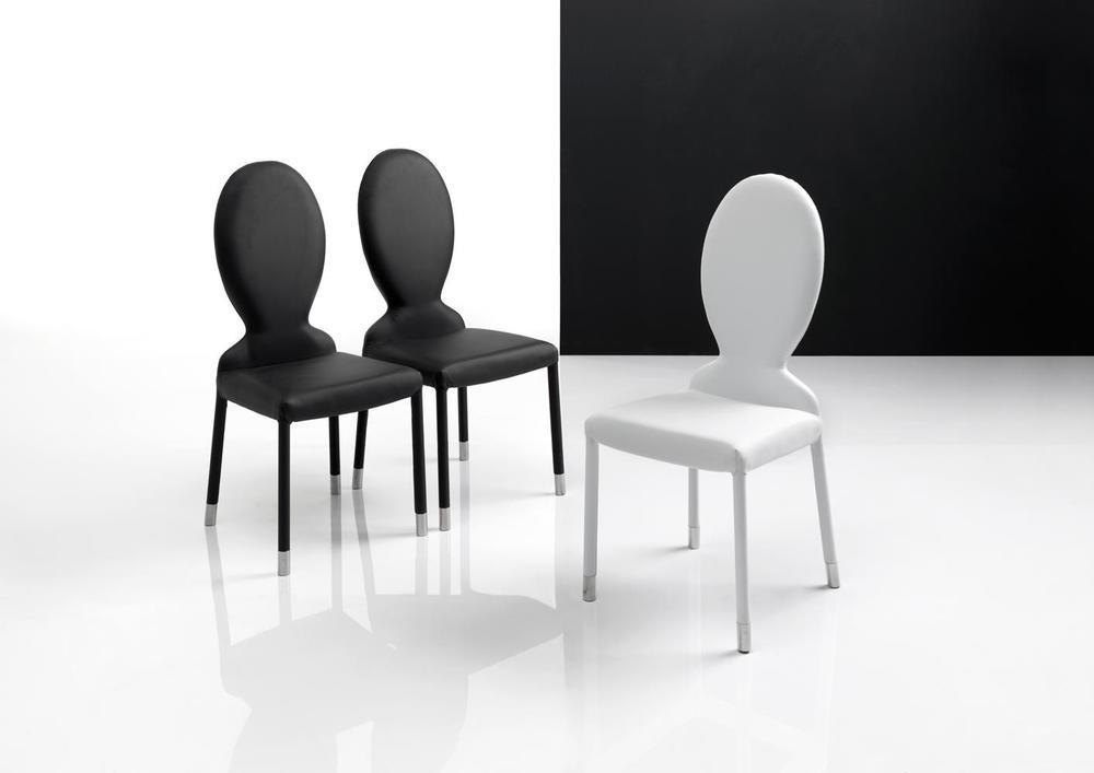 Chaise contemporaine pieds chromé et assise laqué 2