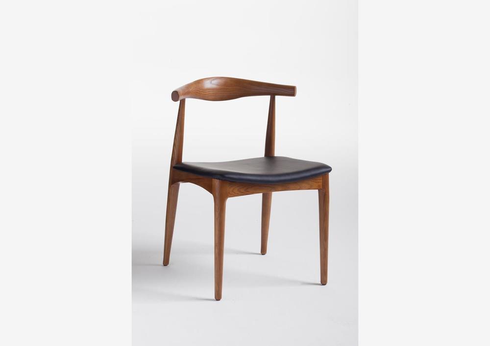 Chaise originale en bois assise pvc noir 3