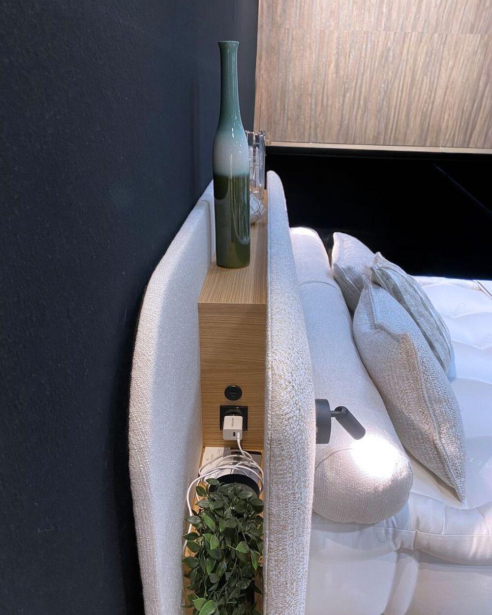 Tête de lit contemporaine avec espace de rangement 2