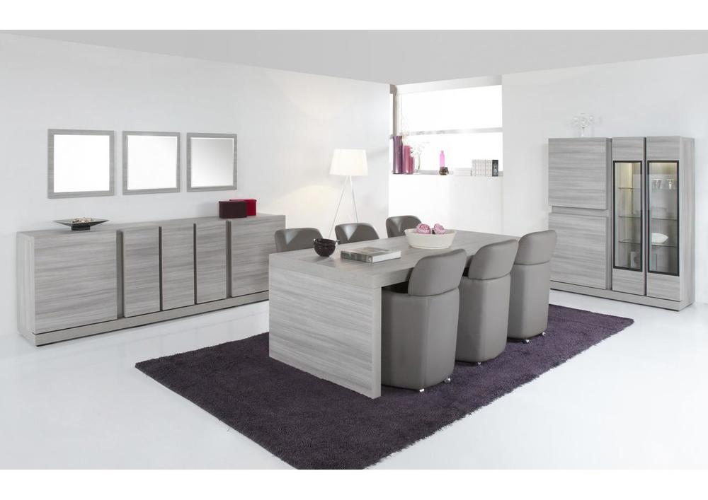 Chaise moderne noire sur roulette 2