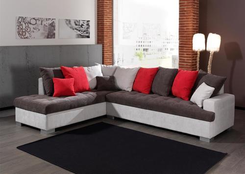 Beau canapé d'angle avec coussins jetés colorés