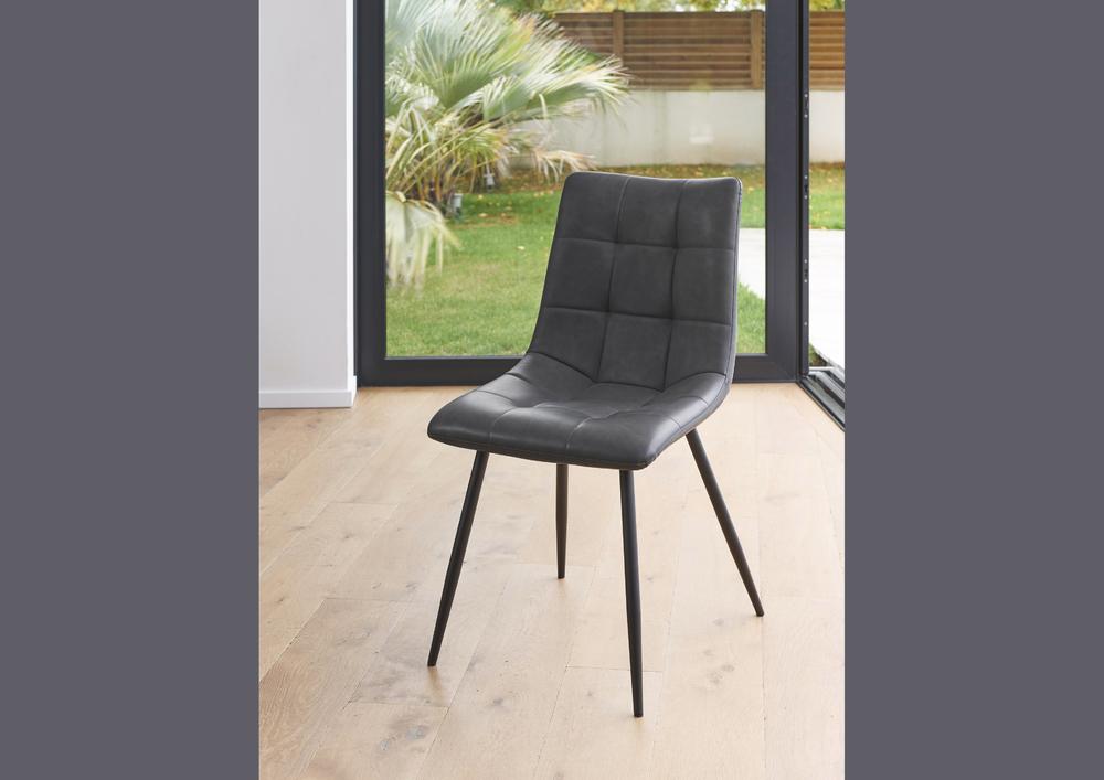 Chaise matelassée en textile enduit avec pieds métal 2