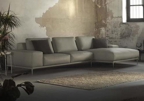 Canapé d'angle cuir avec chaise longue et pieds métal