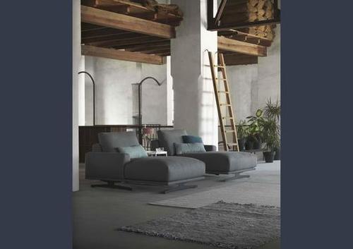 Chaise longue avec un accoudoir