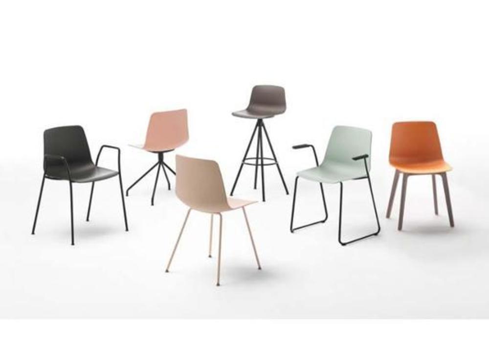 Chaise en thermo polymère au vaste panel de couleurs et pieds acier couleur assortis 2