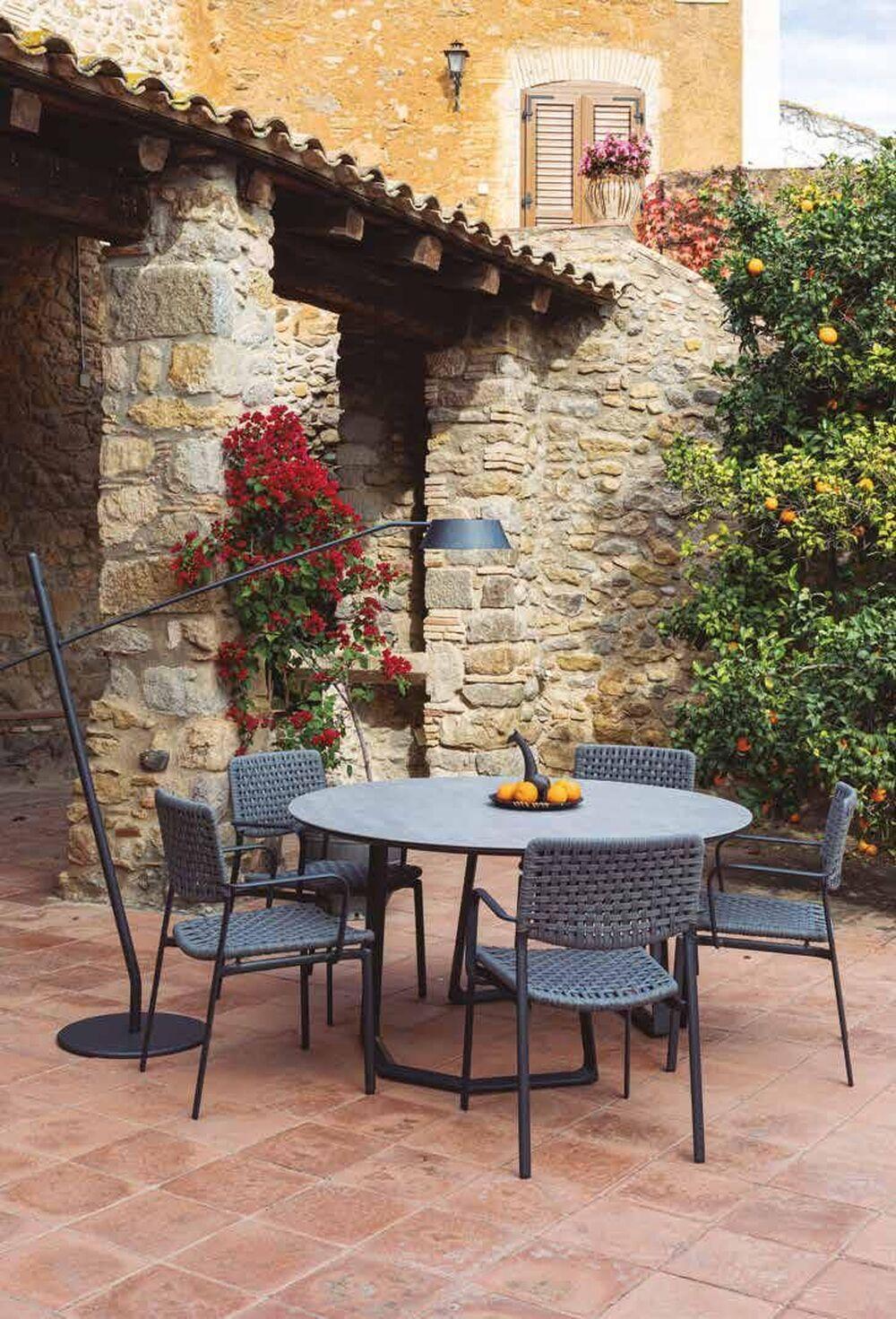 Table d'extérieur ronde pied design plateau céramique  2