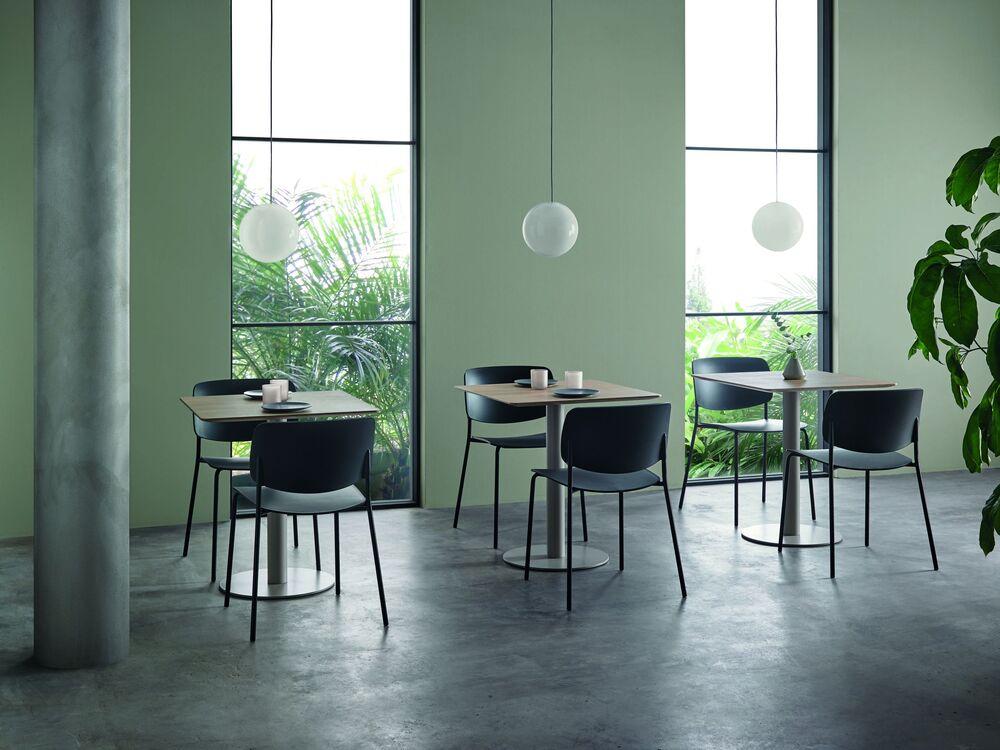 Chaise empilable piètement et coloris au choix 2