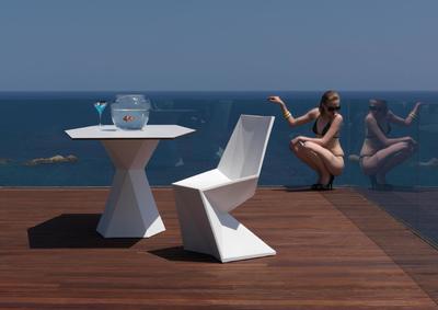 Table de jardin contemporaine