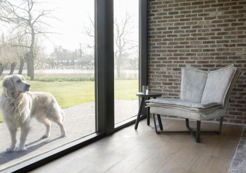 Jolie chaise stylisée en tissu 4