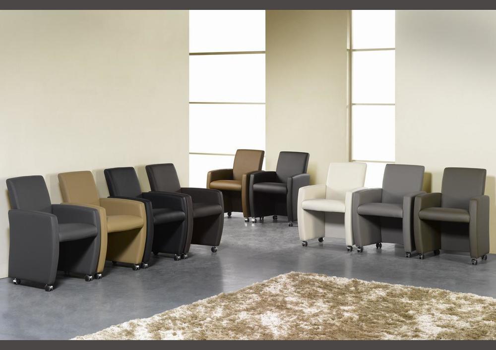 Chaise sur roulettes accourdoirs arrondis en pvc