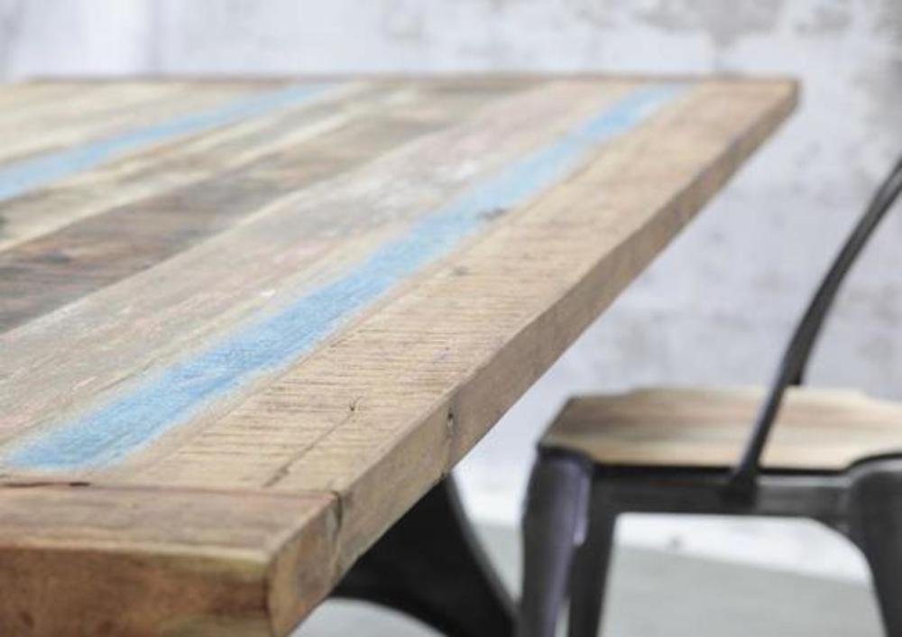 Table industriel en bois recyclé et pied acier 3
