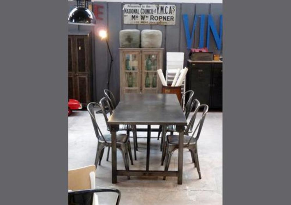 Table en acier patine  3