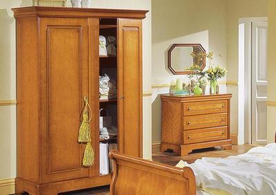 Fabuleuse armoire de caractère style Louis Philippe en merisier