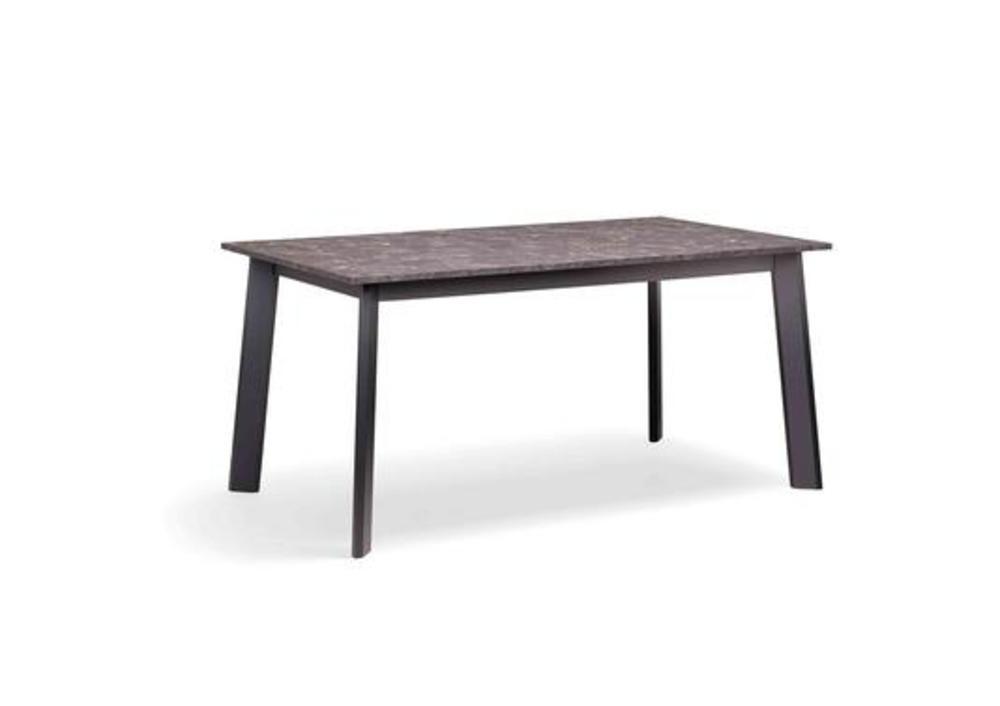 Table aux pieds adaptables 1