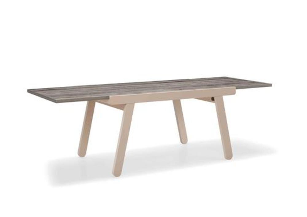 Table en bois et pieds en métal obliques 2
