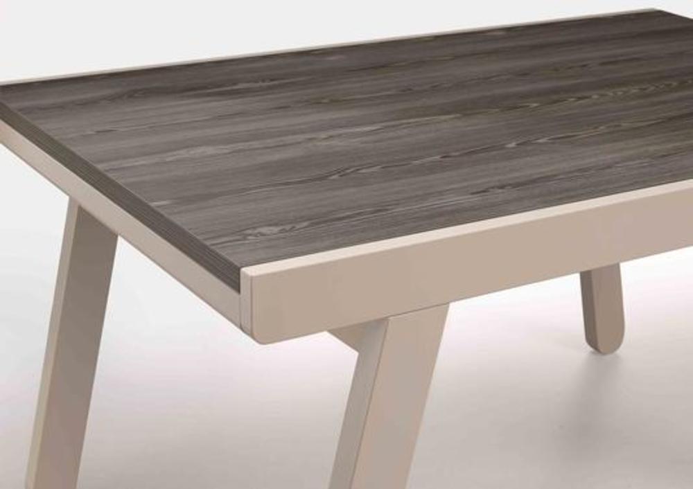 Table en bois et pieds en métal obliques 3