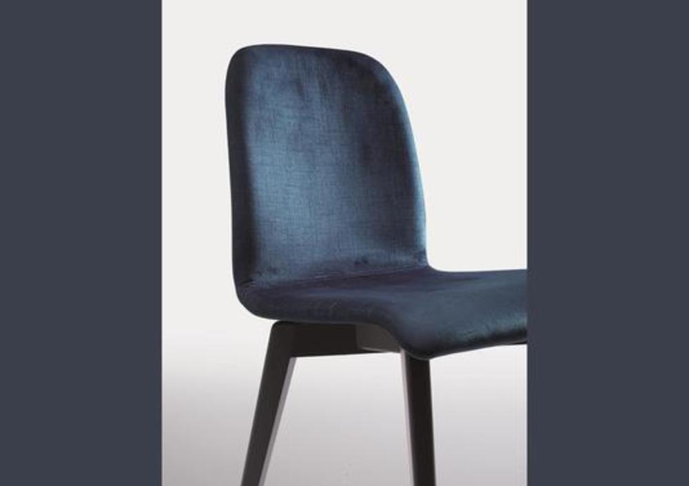 Chaise à l'assise moelleuse et aux pieds à choisir 2