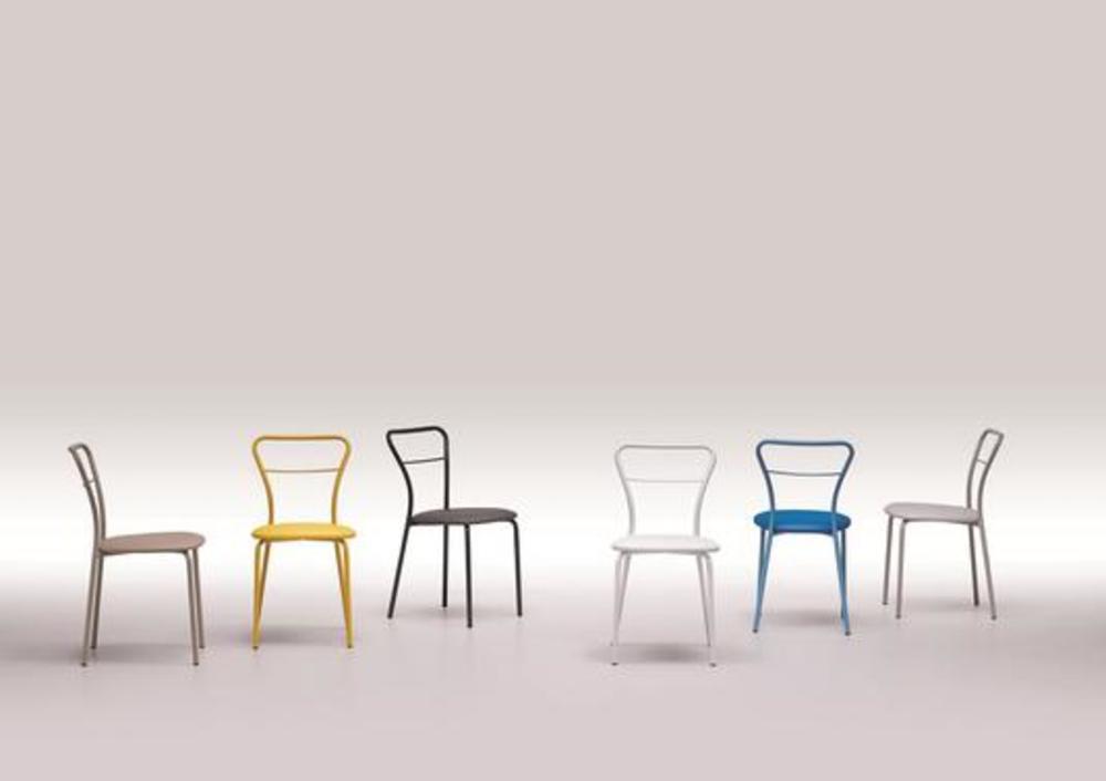 Chaise en acier avec assise rembourrée