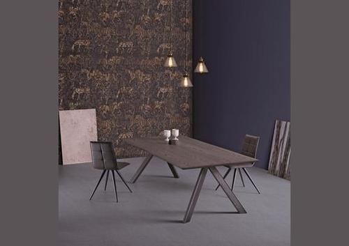 Table rectangulaire aux pieds obliques