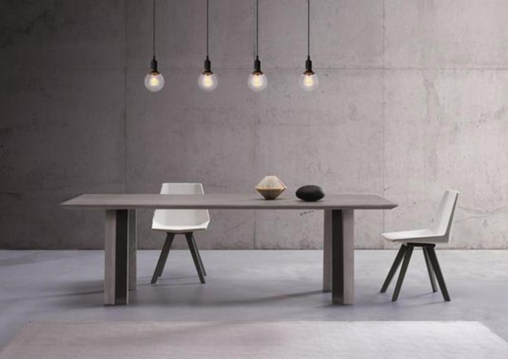 Grande table fixe aux larges pieds droits