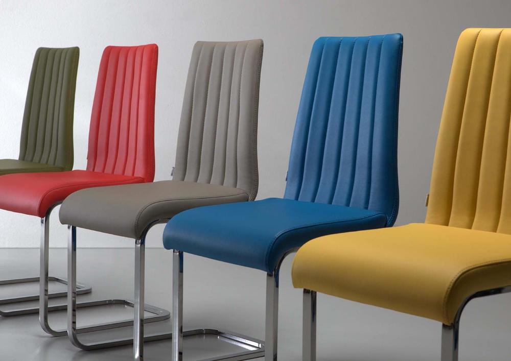 Chaise contemporaine en pvc kaki 2