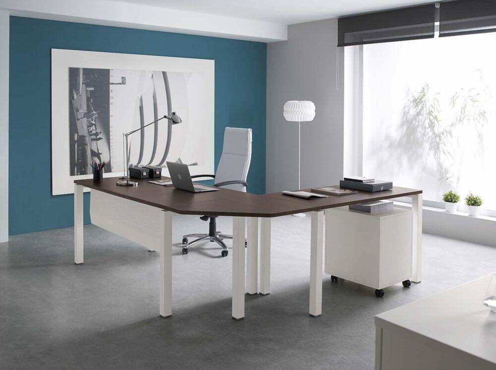 Grand bureau panoramique aux lignes modernes