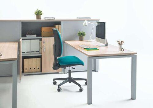 Bureau avec grand espace de rangement personnalisable