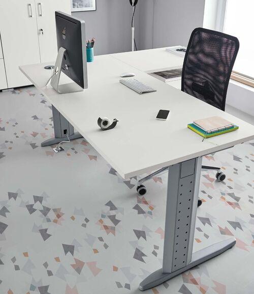Bureau d'angle avec pieds réglables personnalisable 