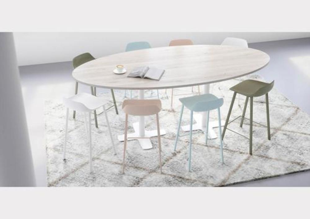 Table ovale au piètement original 2