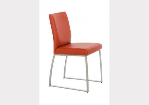 Chaise de salle à manger au piètement métal design