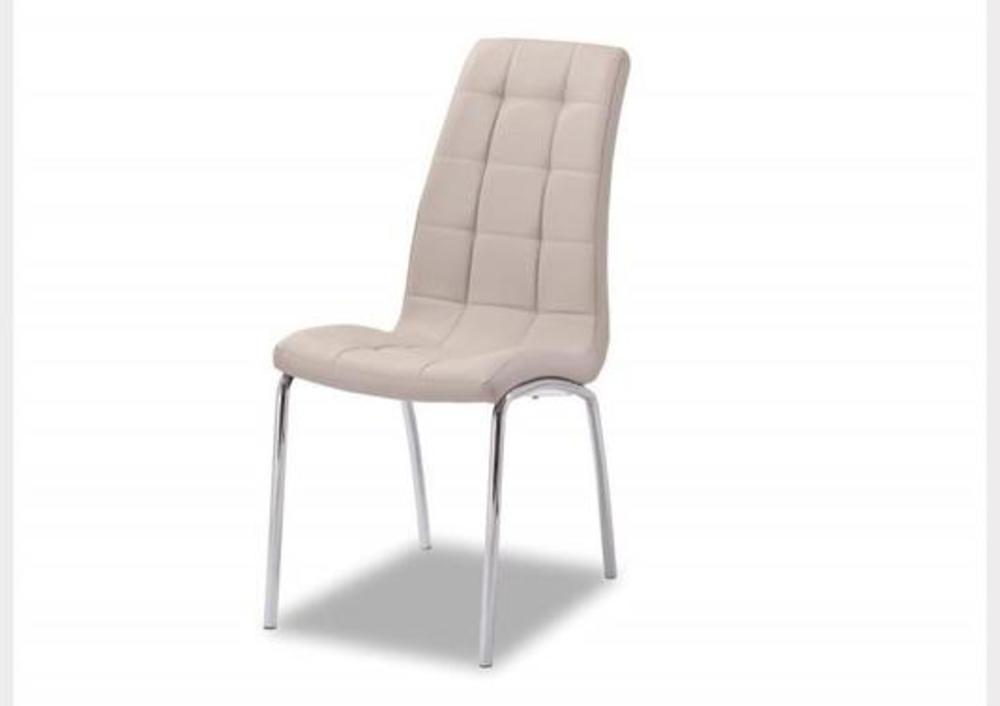 Chaise à l'assise matelassée  4