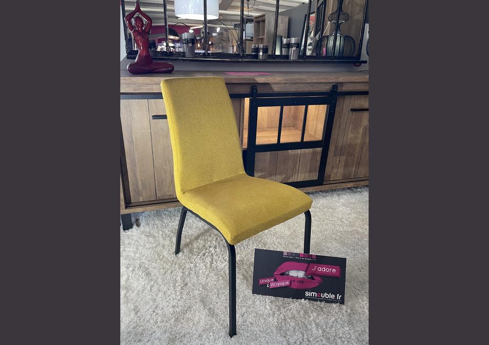 Chaise au design minimaliste avec pieds métal  4