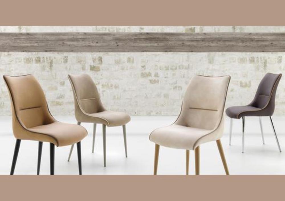 Chaise à liseret de couleur différente 2