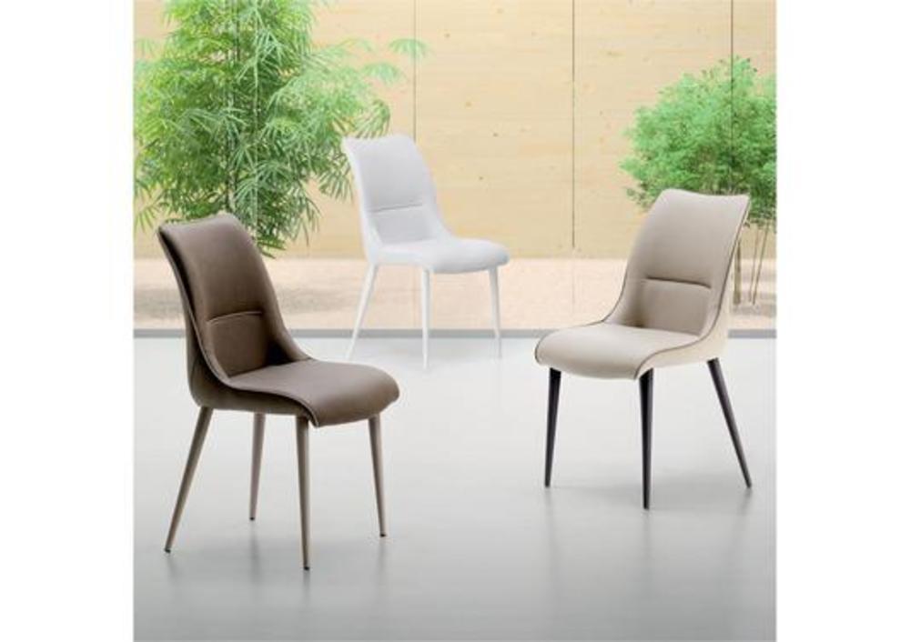 Chaise à liseret de couleur différente 4