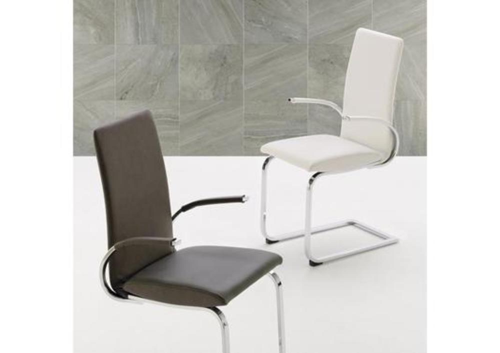 Chaise à pieds déportés en inox 2