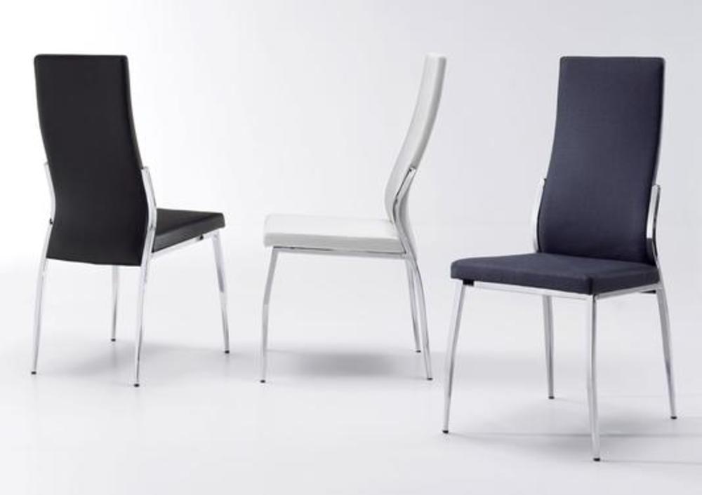 Chaise en cuir avec pieds en inox marqués 2