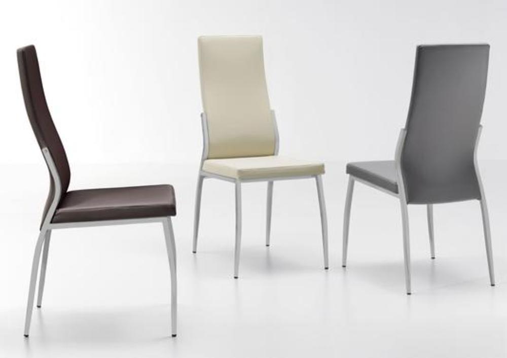 Chaise en cuir avec pieds en inox marqués 3