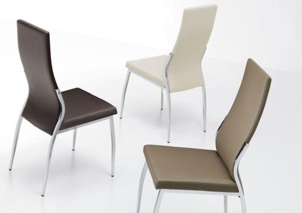 Chaise en cuir avec pieds en inox marqués 4
