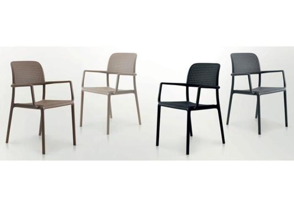 Chaises légères empilables 2