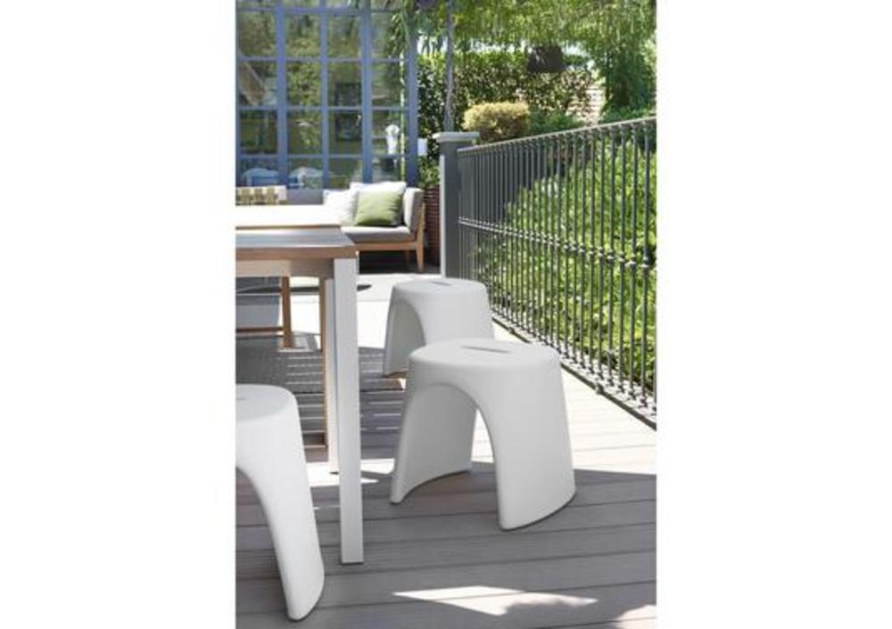 Tabouret d'extérieur moderne et empilable 2